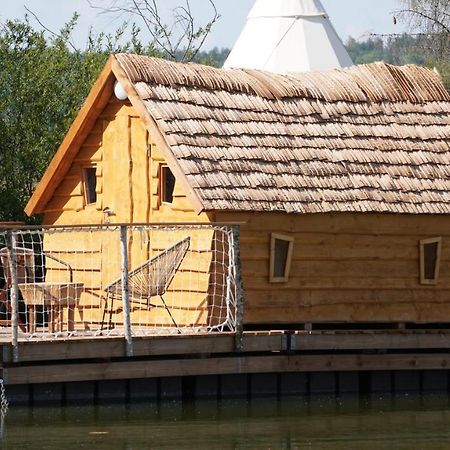 Les Cabanes Flottantes Givrauval Esterno foto