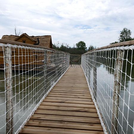 Les Cabanes Flottantes Givrauval Esterno foto