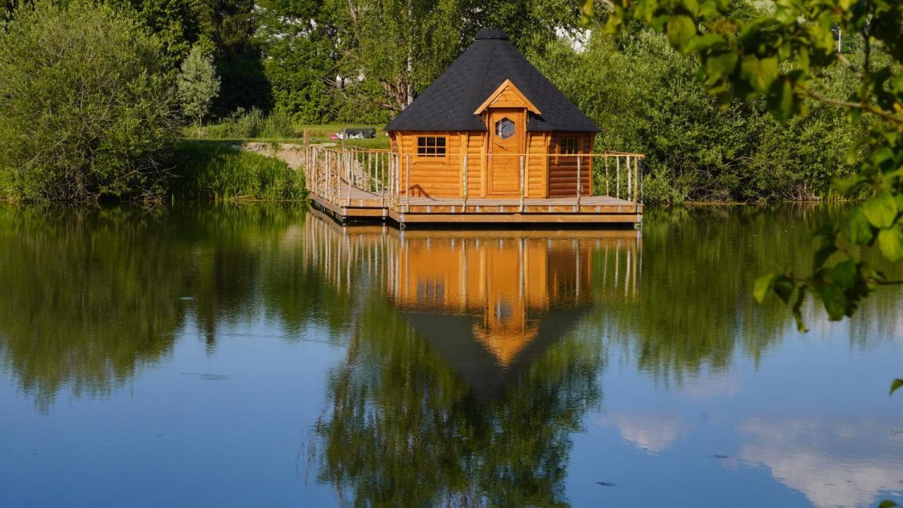 Les Cabanes Flottantes Givrauval Esterno foto